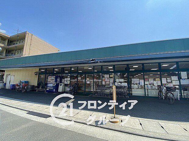 徒歩8分。スーパーマルヒ山本店 580m