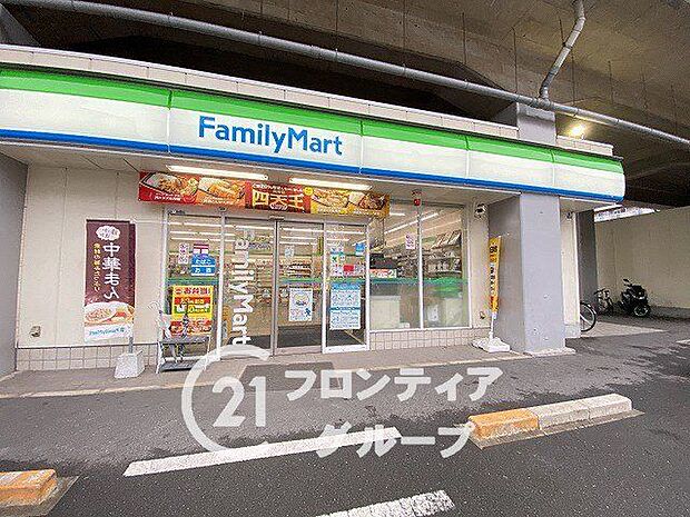 ファミリーマート八戸ノ里駅東店 590m