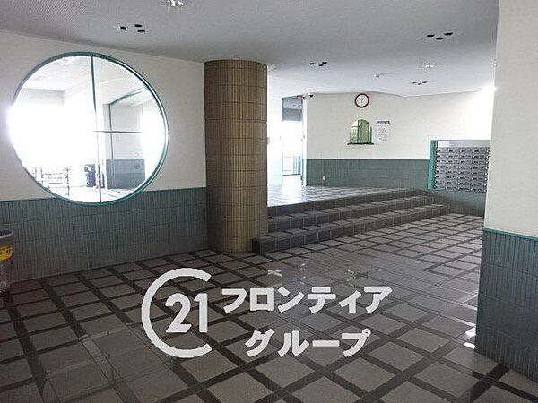落ち着いた色合いが素敵なロビーです。広々としていて開放的で、お客様をお呼びする際も安心です