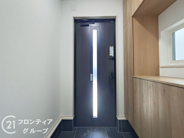 玄関ではタイルを採用しており、お掃除楽々!特にお子さまがたくさんの砂を持って帰ってきても安心ですね!