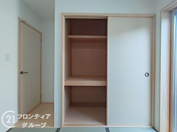 新しい畳の香りのするタタミスペースは、使い方色々。客室やお布団で寝るときにぴったりの空間ですね。