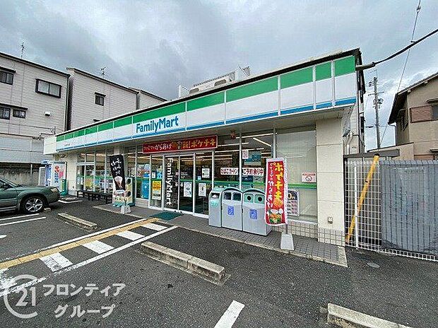 ファミリーマート東大阪中石切店 徒歩4分。 320m