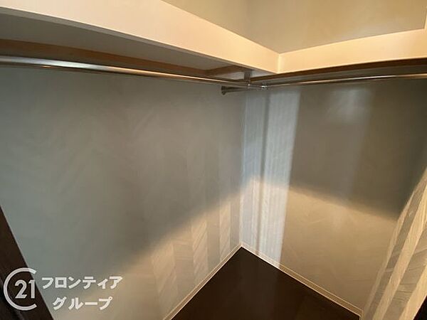 たっぷり収納できる押入は、お部屋をすっきりと保てます。大容量のスペースで、日常の物を効率よく整理整頓できます。