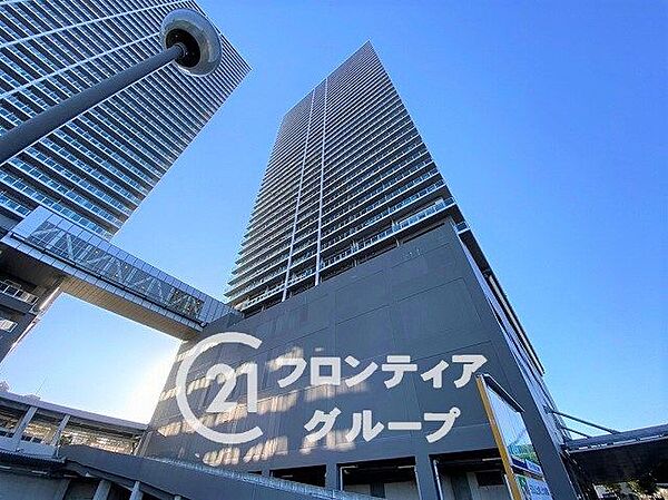 未来的なデザインが特徴のマンション外観は、個性を演出し、住む人に特別なひとときを提供します。斬新なデザインが魅力で、住む人に誇りを与える空間です
