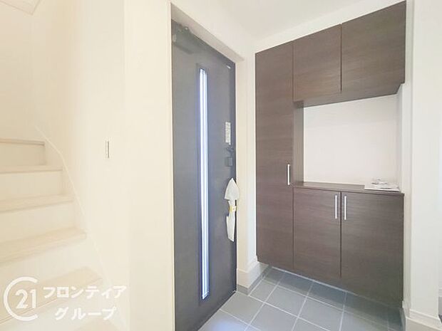 玄関は防犯性の優れたダブルロックドアです!