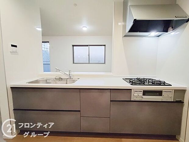 お手入れが楽に行える換気扇やステンレスワークトップは毎日お料理する奥様の味方！