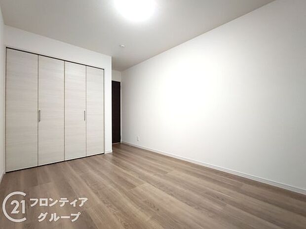 室内はシンプルな仕様となっており、それぞれの好みに合わせたインテリアで、趣味に合わせてレイアウトしやすくなっております。