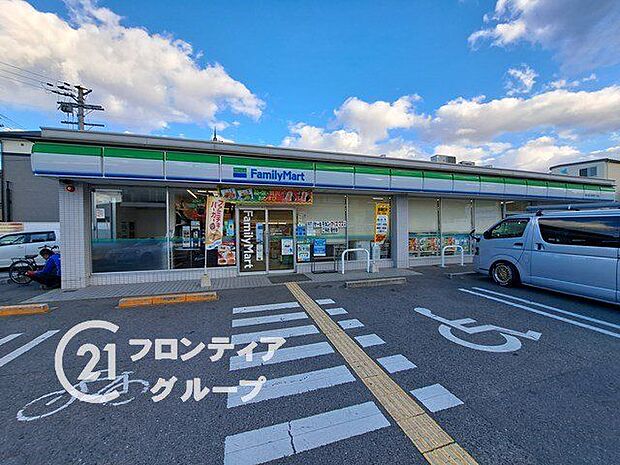 ファミリーマート東大阪大蓮南四丁目店 徒歩5分。 350m