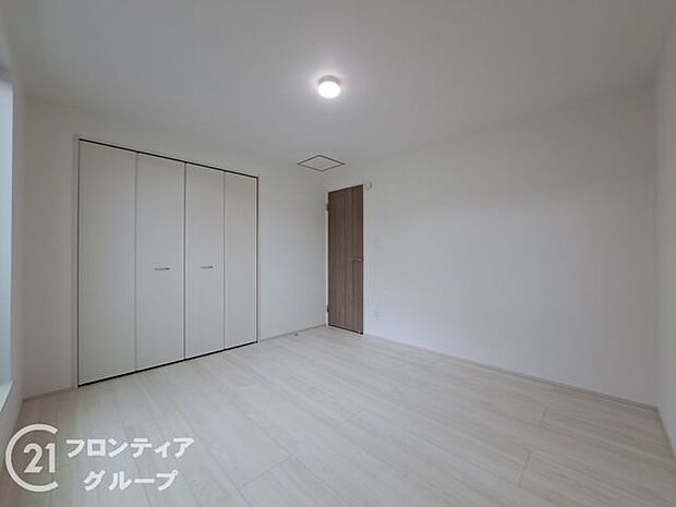 フローリング材には、木目や色調など木材特有の風合いがあり、ナチュラルな美しさで、日々の生活に温もりを与えてくれます。