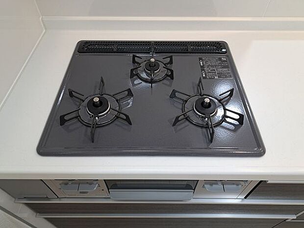 お手入れしやすい3口コンロ!お料理が楽しくなりそうですね