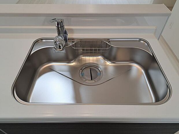 お鍋もスッポリ入るシンク!家事がはかどりますね