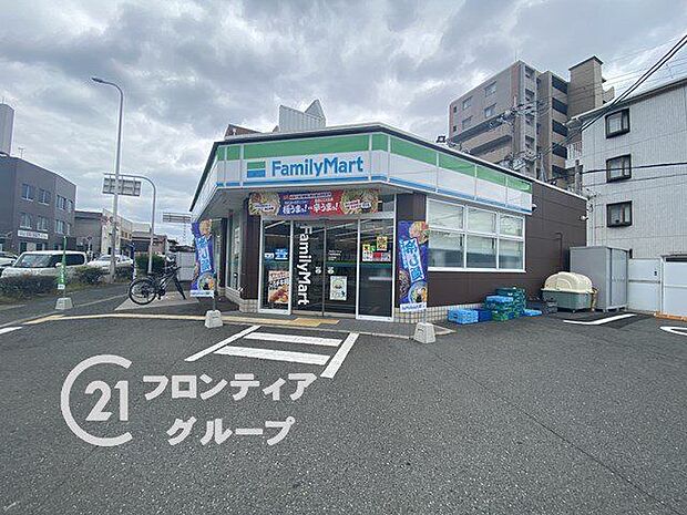 ファミリーマート八尾高安町店 徒歩7分。 540m
