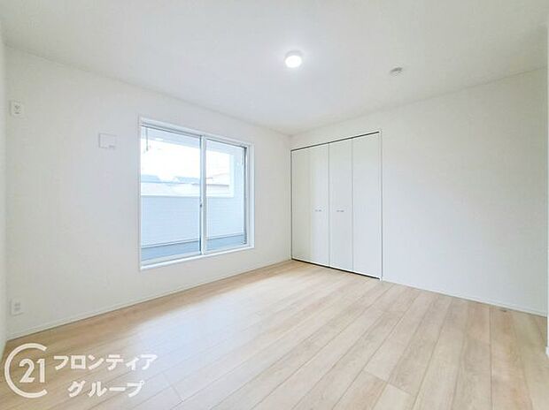 こちらのお部屋はバルコニーに面しており、日当たり、通風ともに良好です！