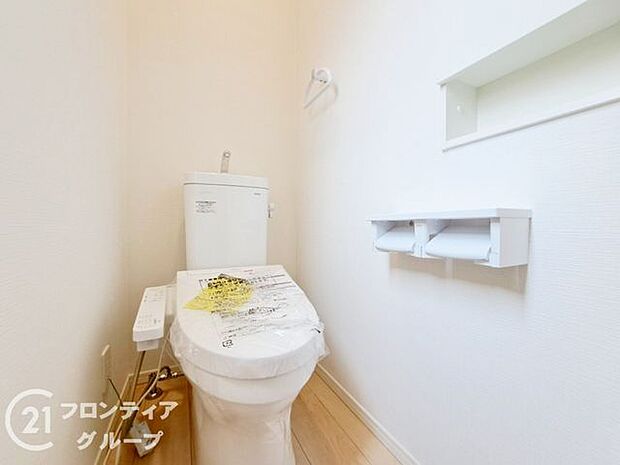 オート開閉のフタなので、手を触れず清潔・快適なトイレです！