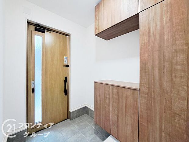 玄関ではタイルを採用しており、お掃除楽々!特にお子さまがたくさんの砂を持って帰ってきても安心ですね!