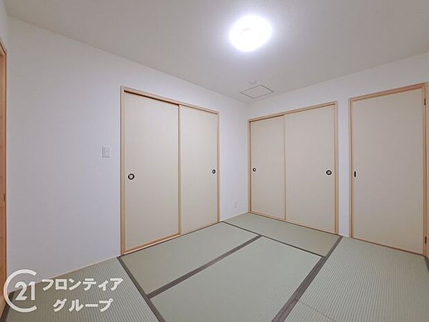 新しい畳の香りのするタタミスペースは、使い方色々。客室やお布団で寝るときにぴったりの空間ですね。