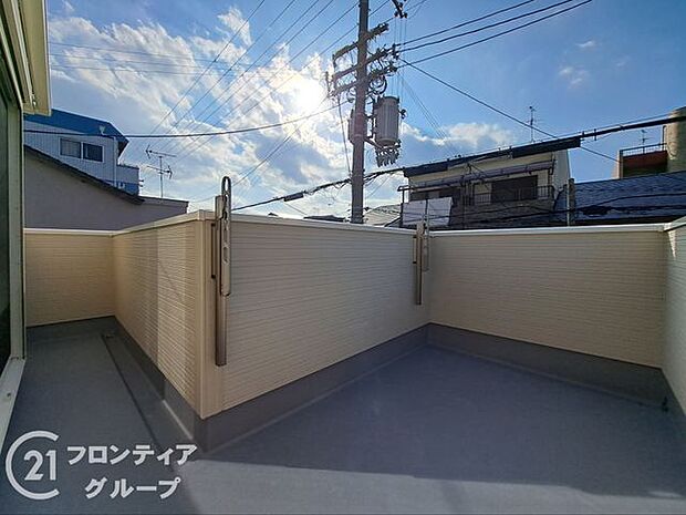 日当たりの良いバルコニーは、お洗濯が多いときも安心!たくさん干してもカラっと乾きそうです!