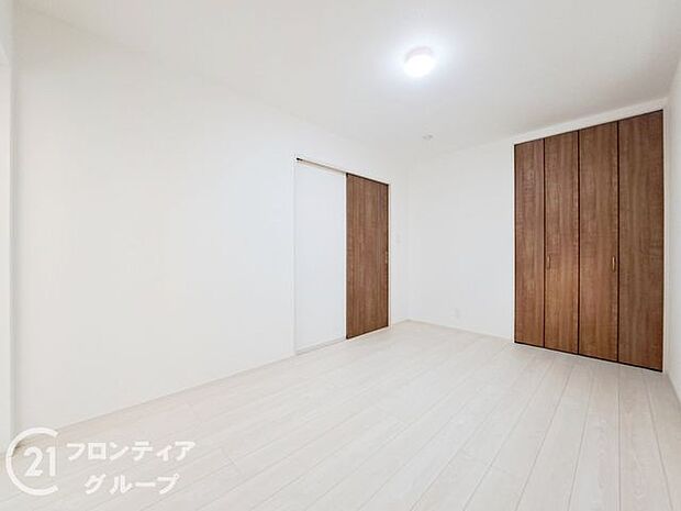 寝室や子供部屋にぴったりなシンプル洋室でお部屋のコーディネートが楽しめますね。
