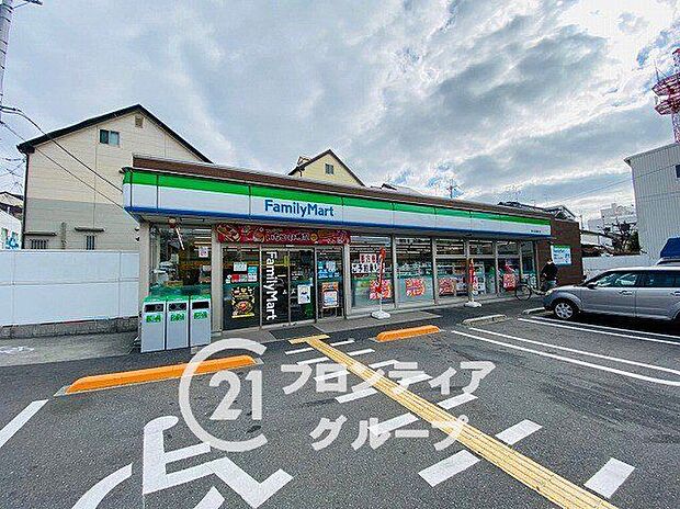 ファミリーマート東大阪箱殿町店 徒歩8分。 600m