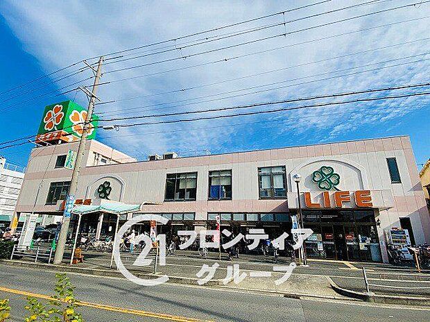 ライフ八尾竹渕店 徒歩10分。 790m