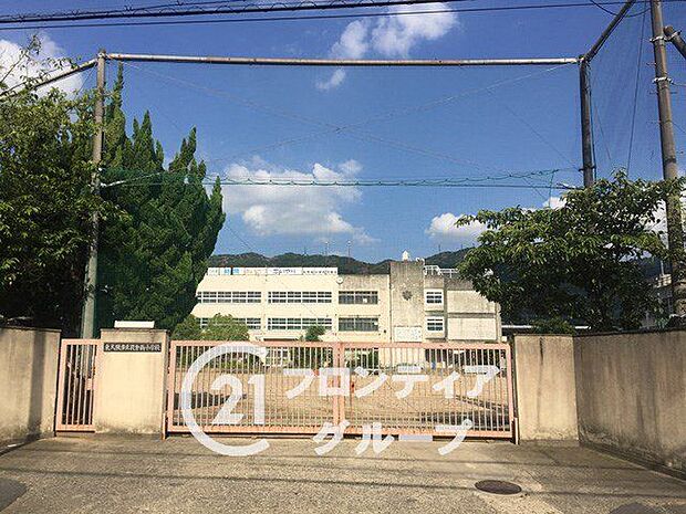 東大阪市立孔舎衙小学校 徒歩9分。 690m