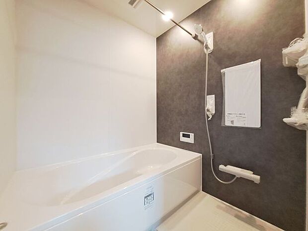 家にいる時間が増えたからこそ足をのばしての入浴は良いリフレッシュになりますね。浴室暖房乾燥機がついているのでお掃除も楽々です