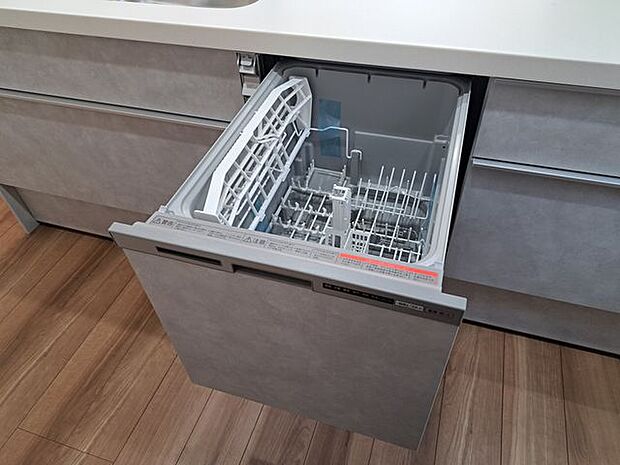 洗い物の負担を軽減する食器洗浄乾燥機搭載