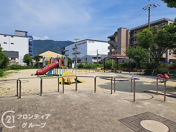 東山本新町第2公園 徒歩1分。 96m