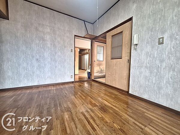 和室が接しており、生活スタイルに合わせて多目的に利用できます。