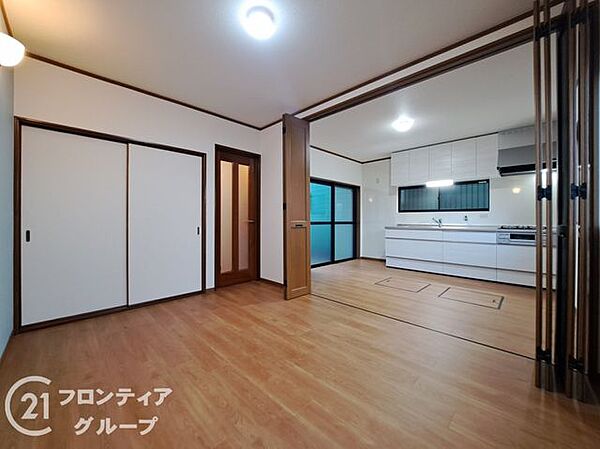 広々としたリビングで、明るい日が差し込みます！
