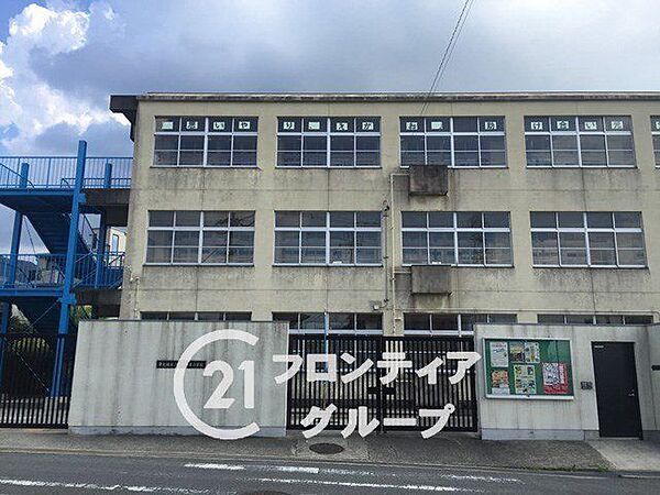 東大阪市立孔舎衙東小学校 徒歩11分。 830m