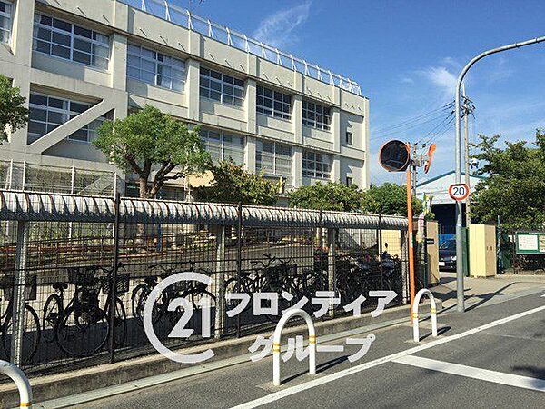 東大阪市立弥刀中学校 徒歩5分。 420m