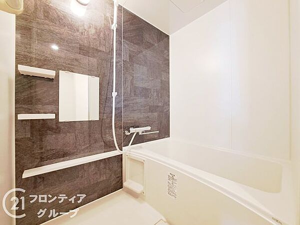 快適なバスルームで、リフレッシュできる時間を楽しむことができます。機能的な設備が整い、快適な生活をサポートします。