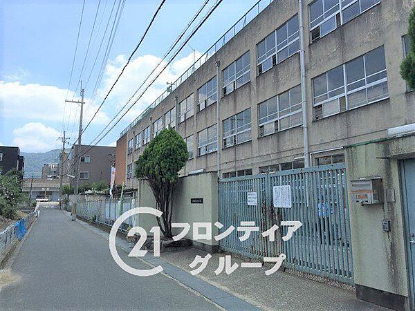東大阪市立義務教育学校池島学園小学部 徒歩5分。 350m