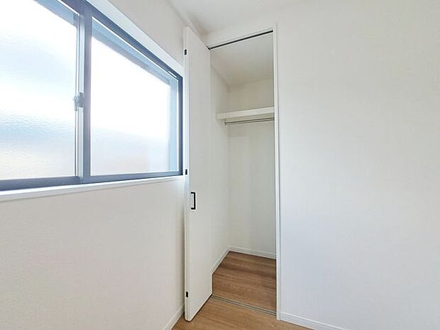 各室に収納スペ―スがありますのでお部屋スッキリ片付きますね