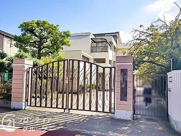 八尾市立成法中学校 徒歩11分。 810m