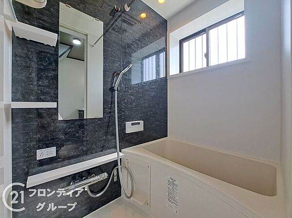 自然換気ができる窓付きバスルーム