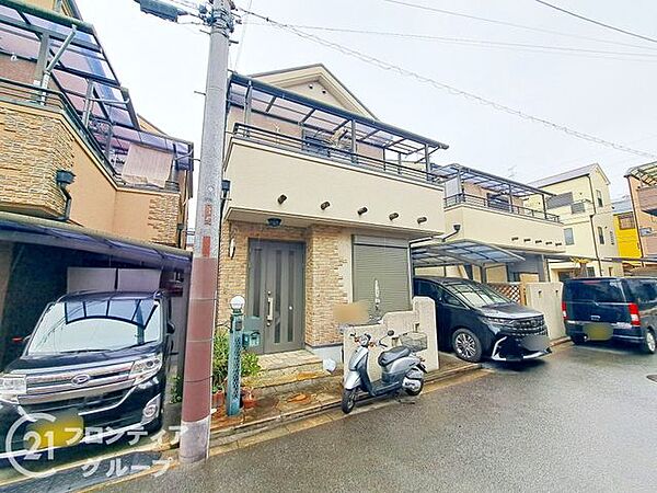 澄み切った青空が似合う、陽当たりの良さが自慢の一戸建てです。