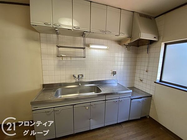 キッチンは、料理を楽しむための機能的な空間で、効率的な作業をサポートします
