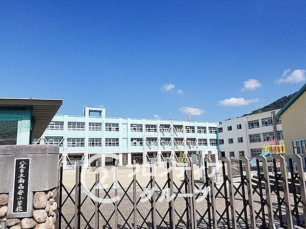 八尾市立南高安小学校 徒歩2分。 130m