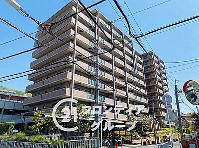 外観：最寄り駅から徒歩約4分のマンションは、通勤や通学にとても便利で、時間を有効に使える素晴らしい立地です！