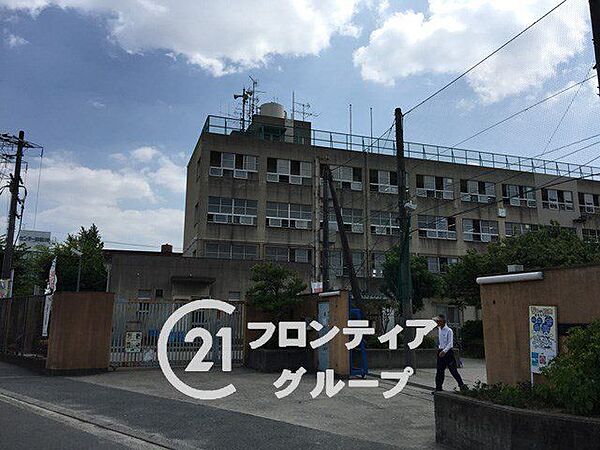 東大阪市立藤戸小学校 徒歩8分。 640m