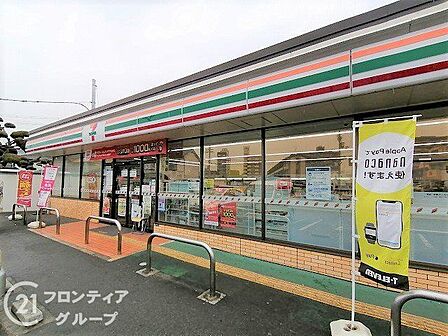 セブンイレブン東大阪長田2丁目店 徒歩3分。 190m