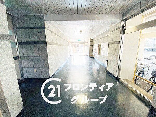 シックでモダンな雰囲気漂うロビー。ご家族やお客様をあたたかくお迎えします。
