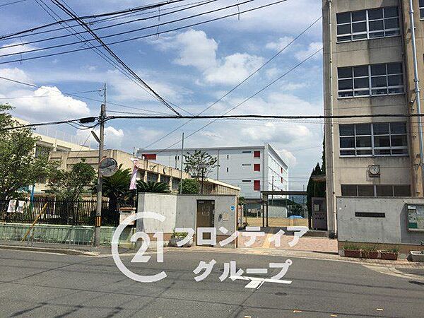 東大阪市立高井田中学校 徒歩13分。 1010m