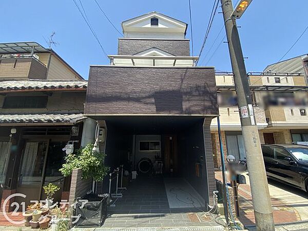雨の日でも濡れずに車の出し入れがスムーズに行えます