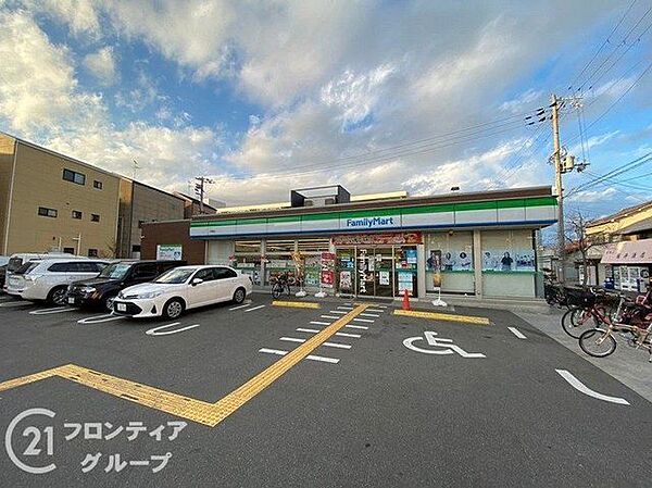 ファミリーマート平野店 徒歩3分。 200m