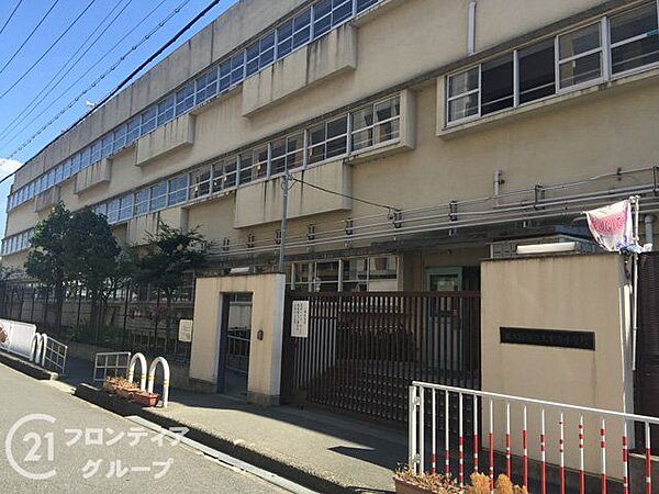 東大阪市立布施小学校 徒歩9分。 670m