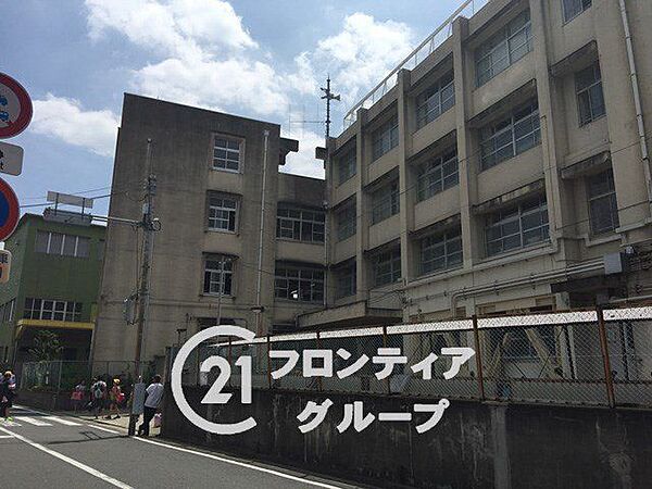 東大阪市立楠根東小学校 徒歩11分。 870m