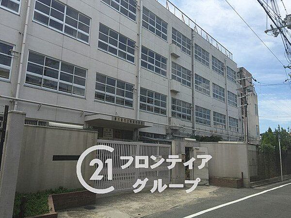 東大阪市立楠根中学校 徒歩18分。 1440m